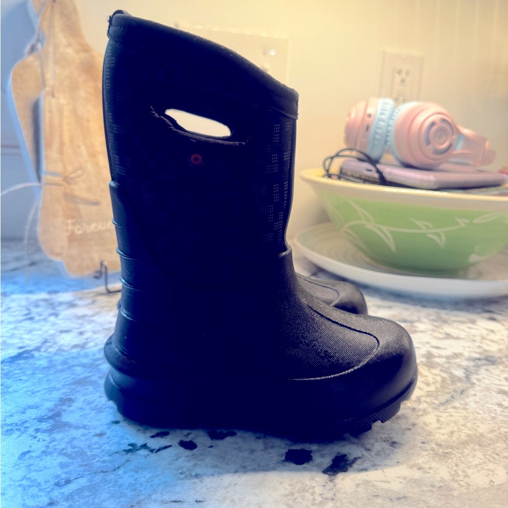 Bogs Kids Black Rain & Snow Boots - Picture 2 of 7